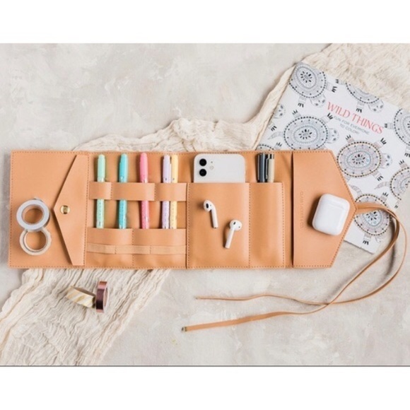 Accessories - NWT Glass Ladder Co “The Katherine” Tech Organizer Roll